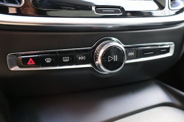 Used 2021 Volvo V60 T5 Cross Country w/ Climate Package image 21