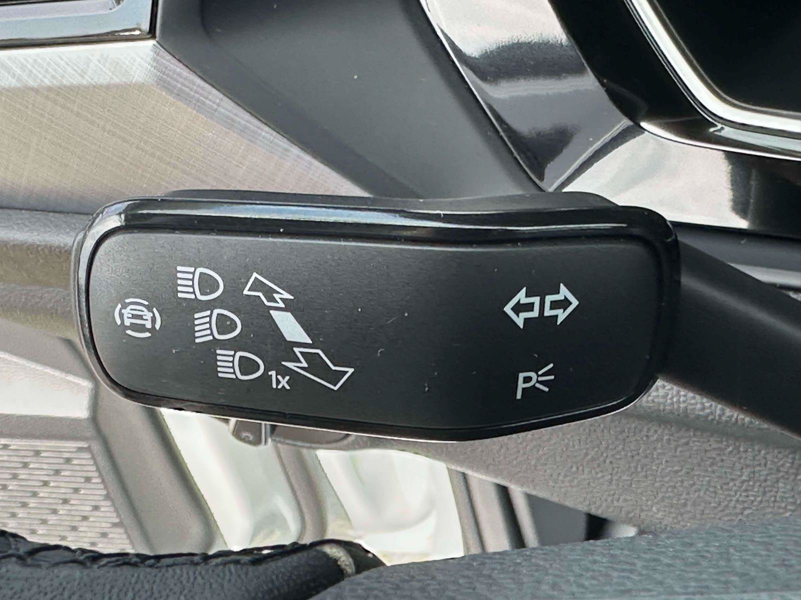 Used 2024 Volkswagen Jetta SE w/ Panoramic Sunroof Package FWD image 23