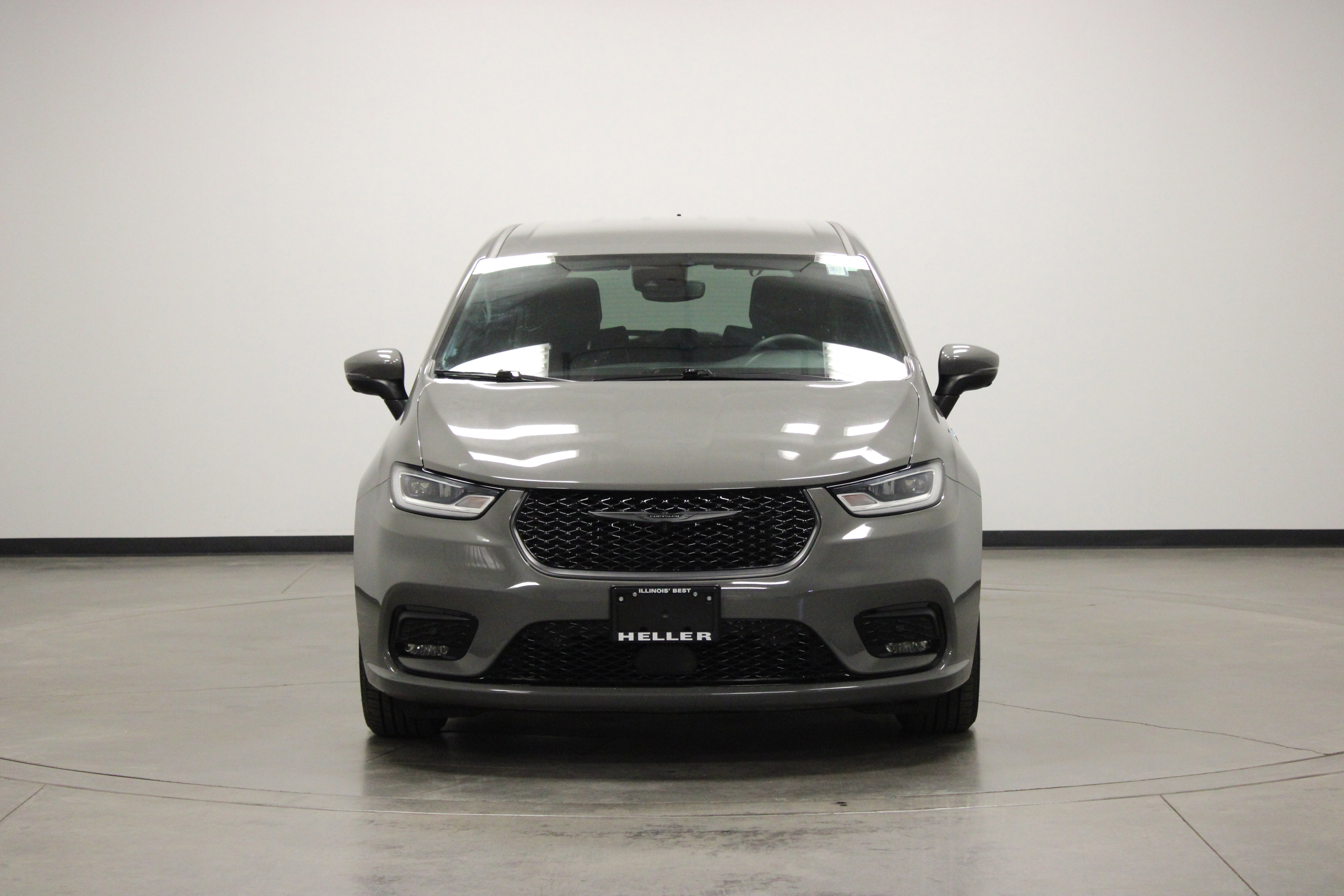 Used 2023 Chrysler Pacifica Touring-L w/ S Appearance Package FWD image 3