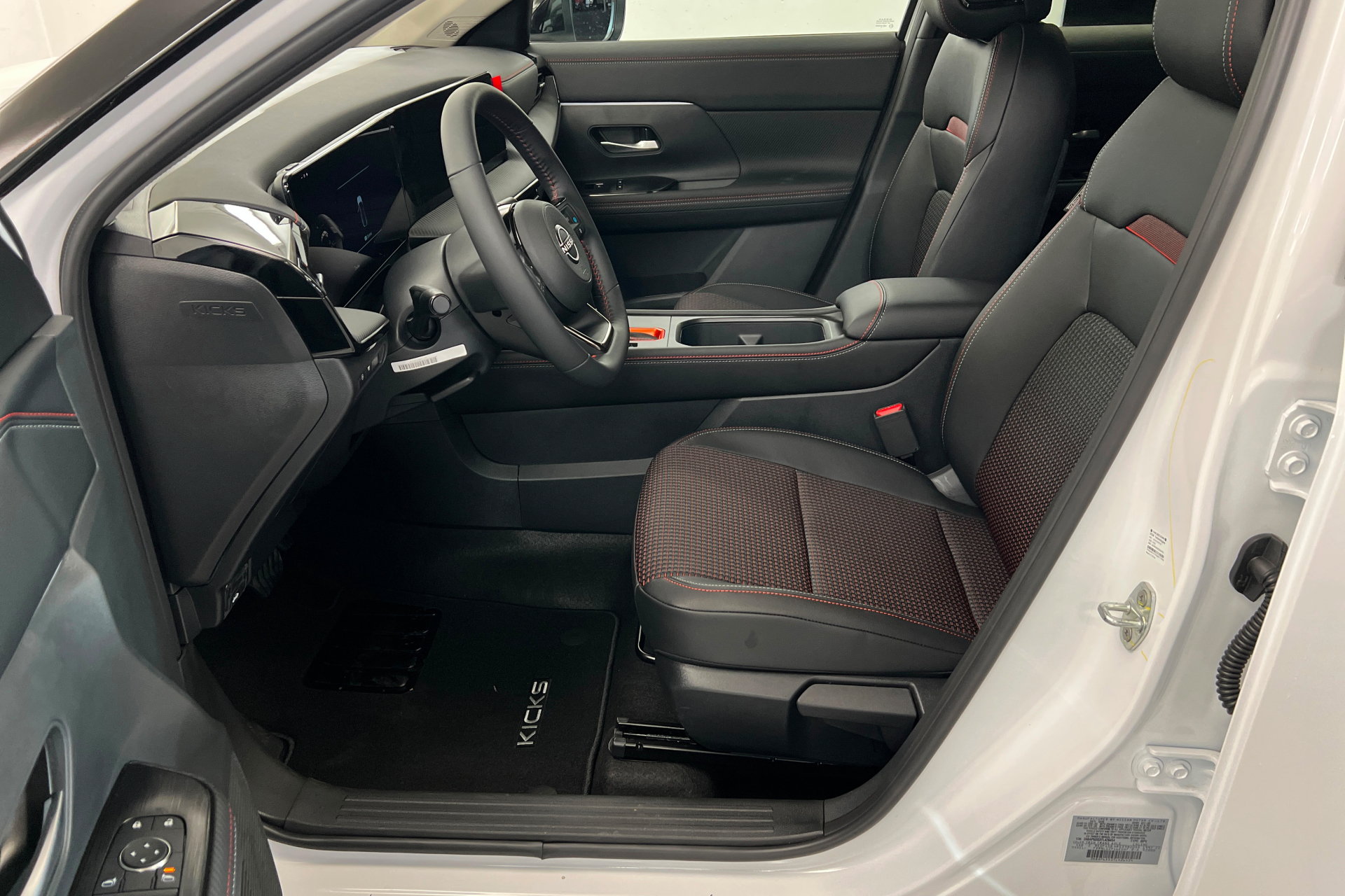 New 2026 Nissan Kicks SR w/ SR Premium Package AWD/4WD image 17