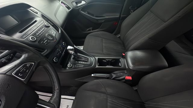 Used 2016 Ford Focus SE w/ SE Cold Weather Package FWD image 22