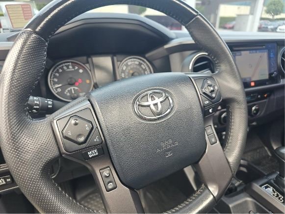 Used 2018 Toyota Tacoma TRD Sport AWD/4WD image 6