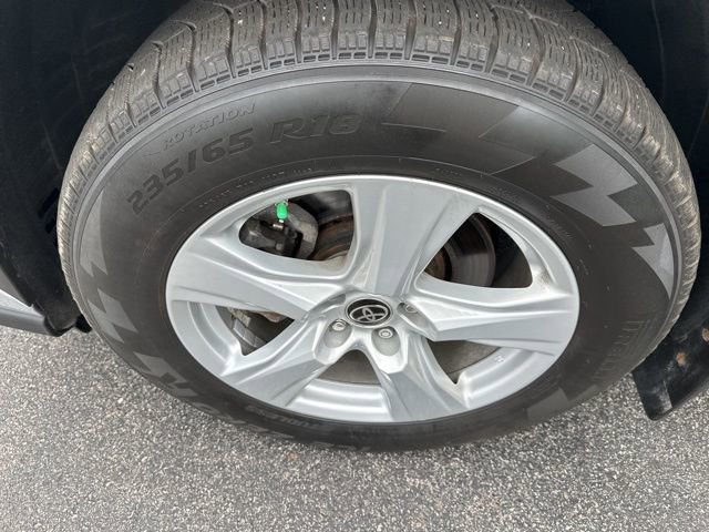 Used 2021 Toyota Highlander LE image 32