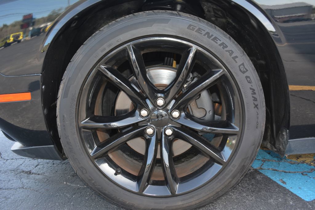 Used 2016 Dodge Challenger SXT Plus RWD image 8