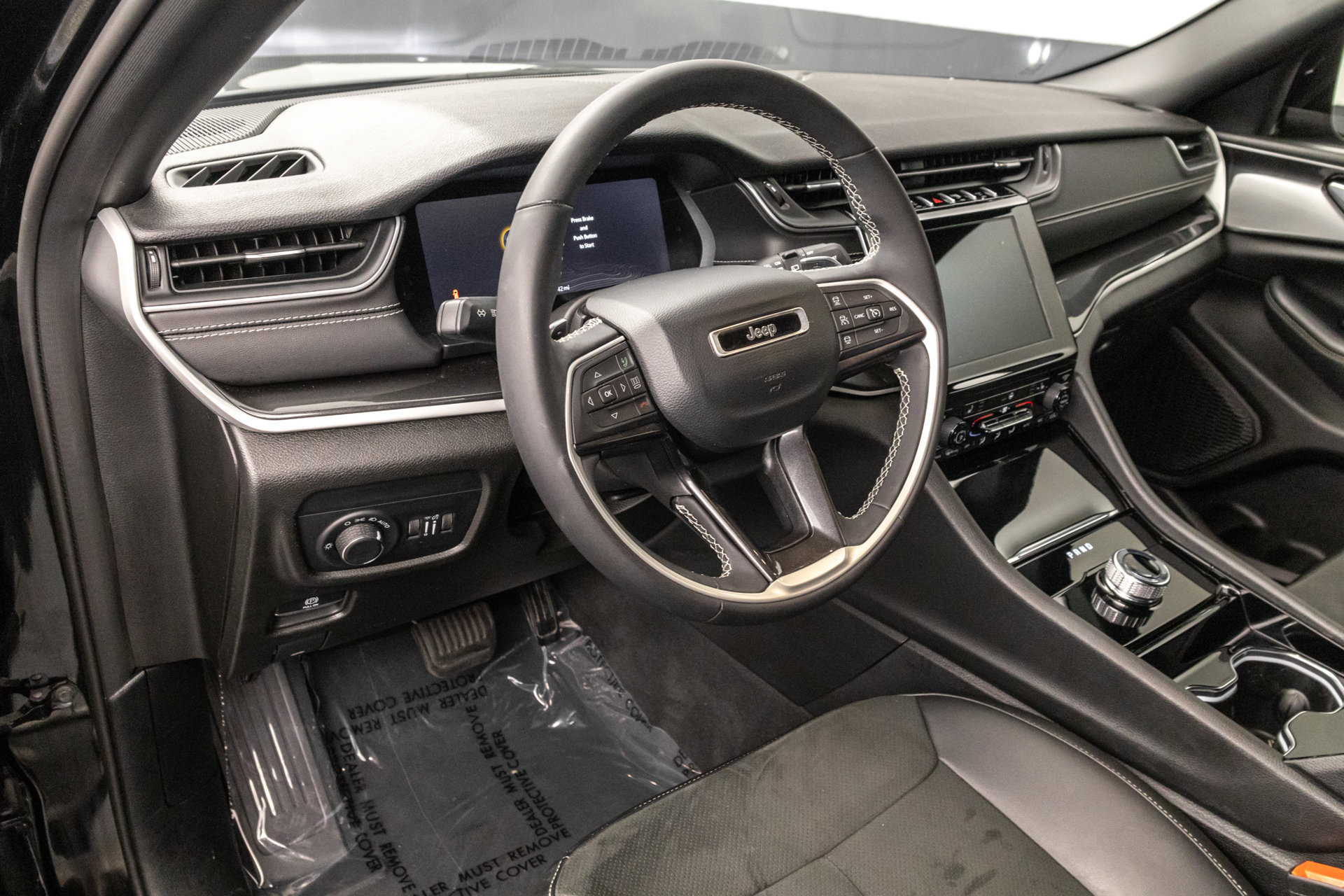 Used 2023 Jeep Grand Cherokee Altitude AWD/4WD image 5