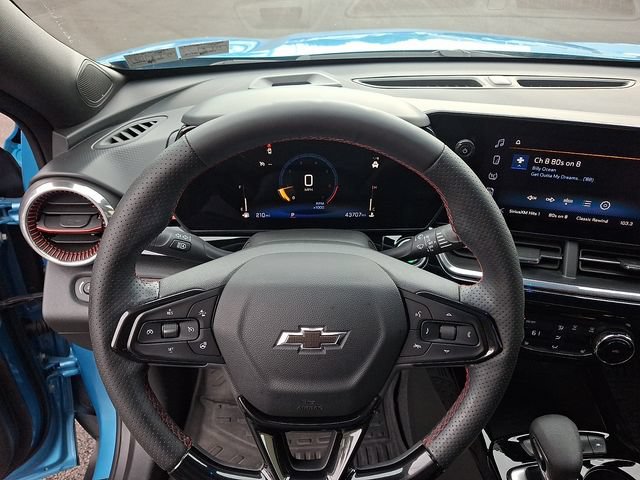 Used 2025 Chevrolet Trax RS FWD image 18