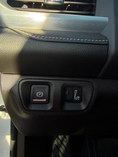 Used 2023 GMC Acadia SLE w/ Driver Convenience Package FWD image 16