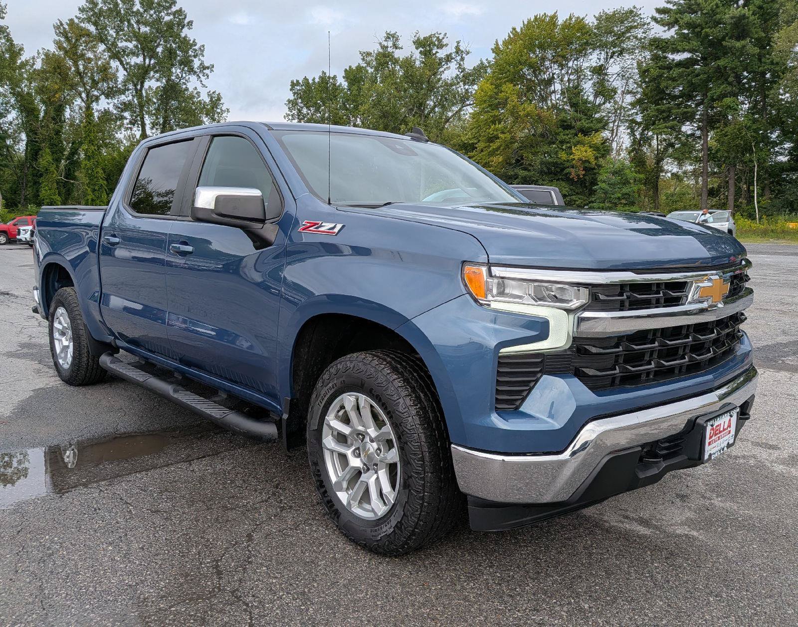 Used 2024 Chevrolet Silverado 1500 LT w/ Z71 Off-Road Package AWD/4WD image 4