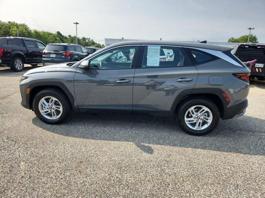 Used 2025 Hyundai Tucson SE image 4