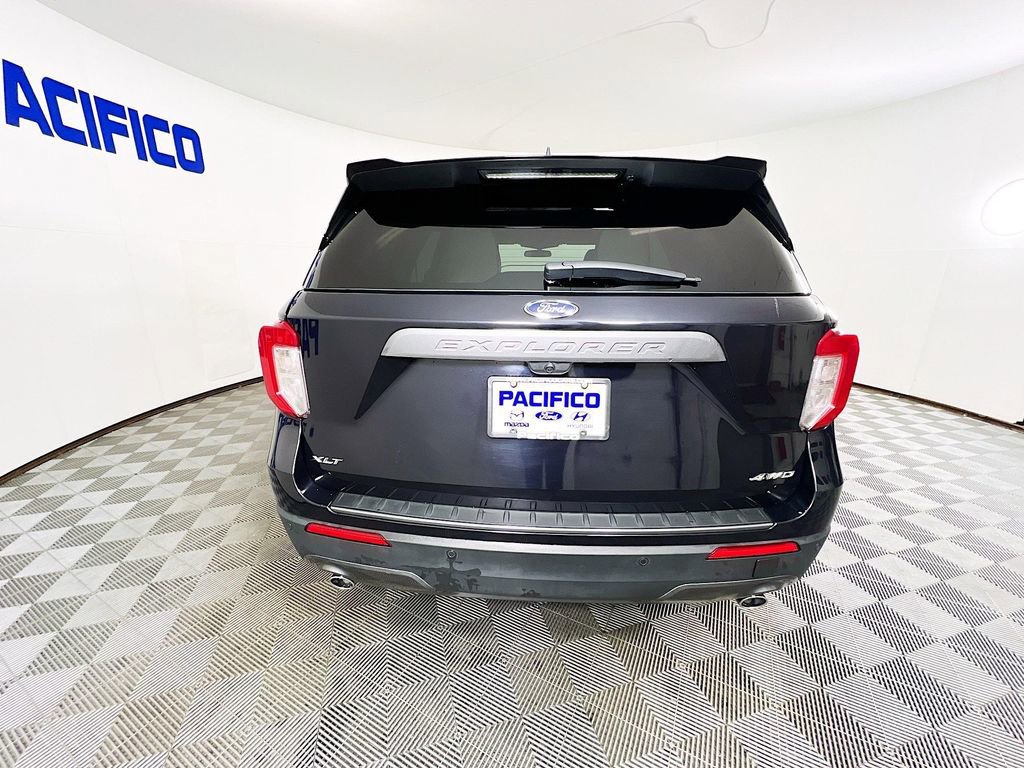 Used 2024 Ford Explorer XLT w/ Equipment Group 202A image 7