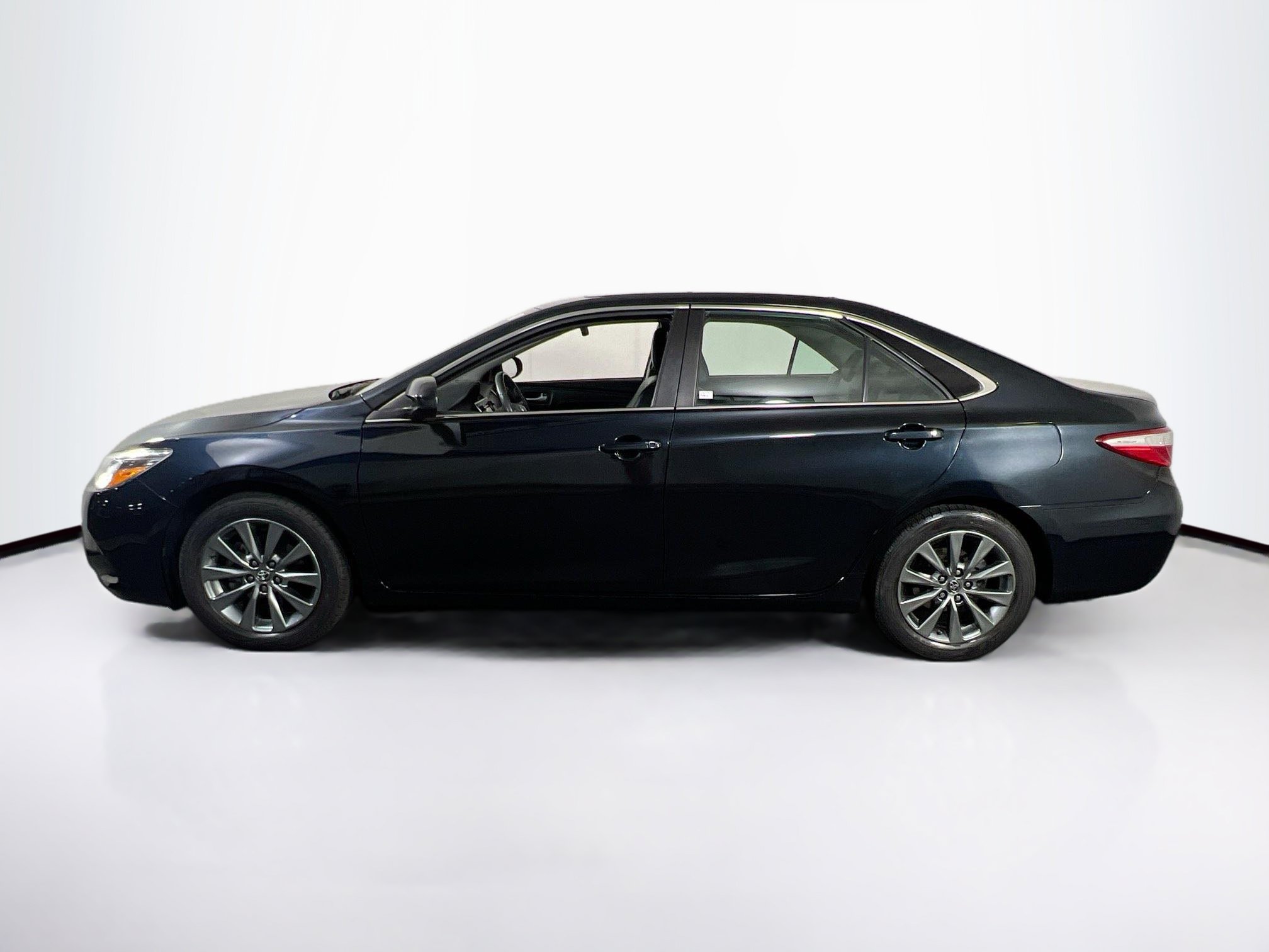 Used 2016 Toyota Camry XLE FWD image 8