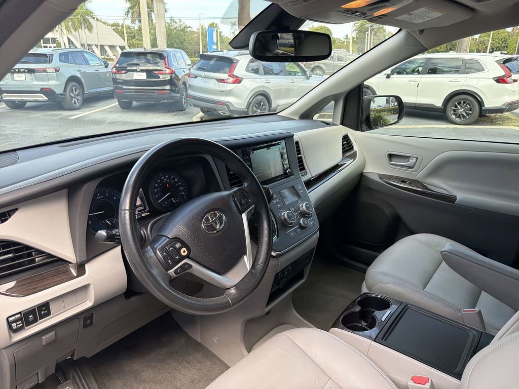 Used 2019 Toyota Sienna XLE w/ XLE Navigation Package FWD image 20