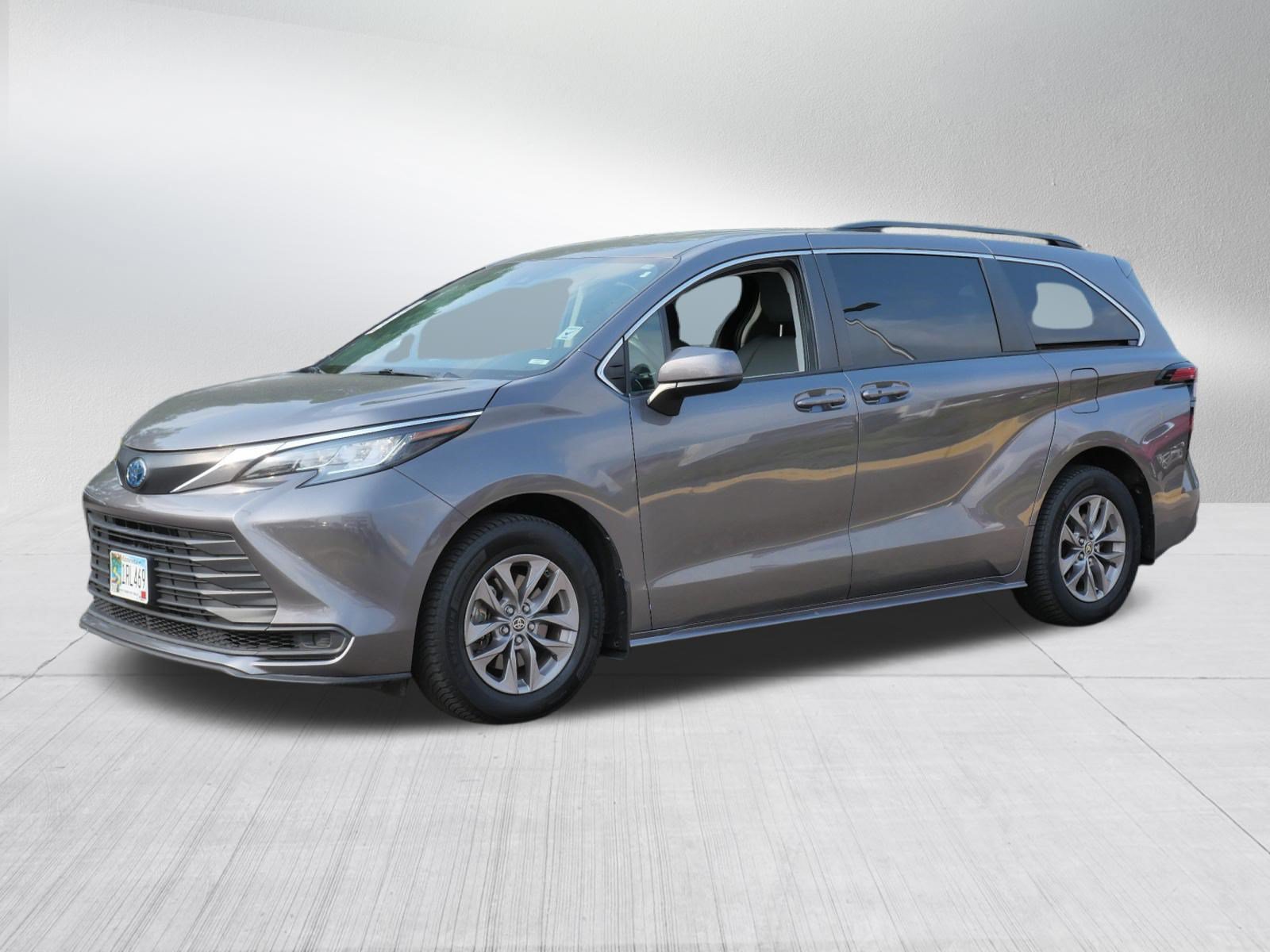Certified 2021 Toyota Sienna LE AWD/4WD image 3
