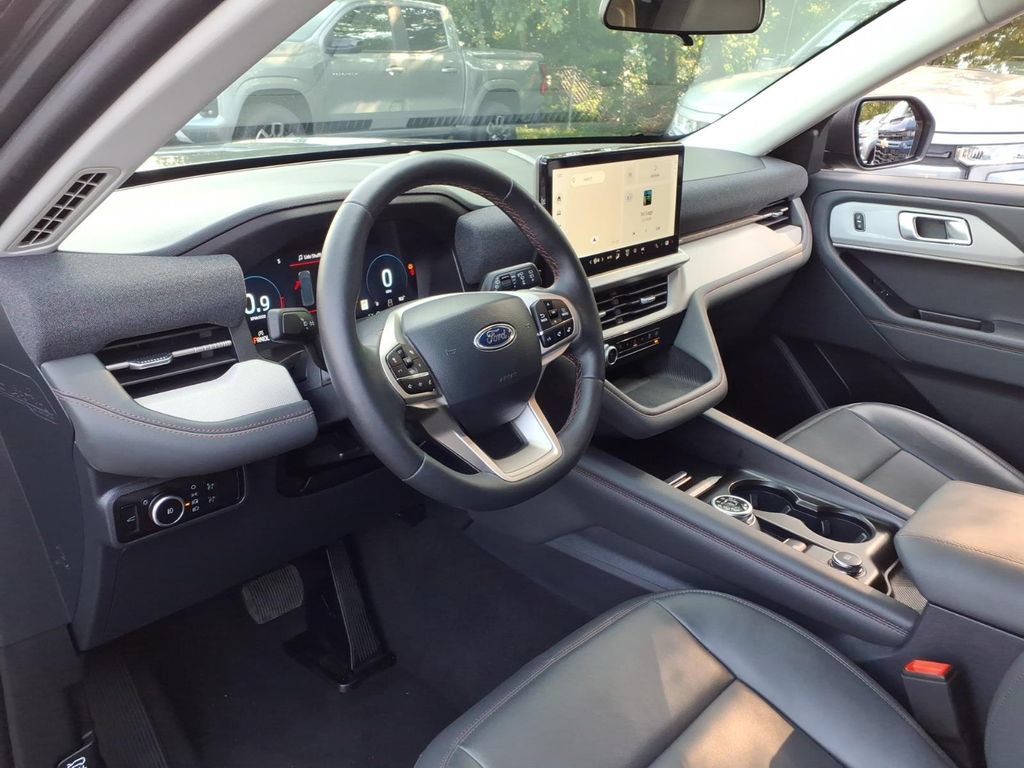Used 2025 Ford Explorer Active w/ Active Comfort Package AWD/4WD image 12