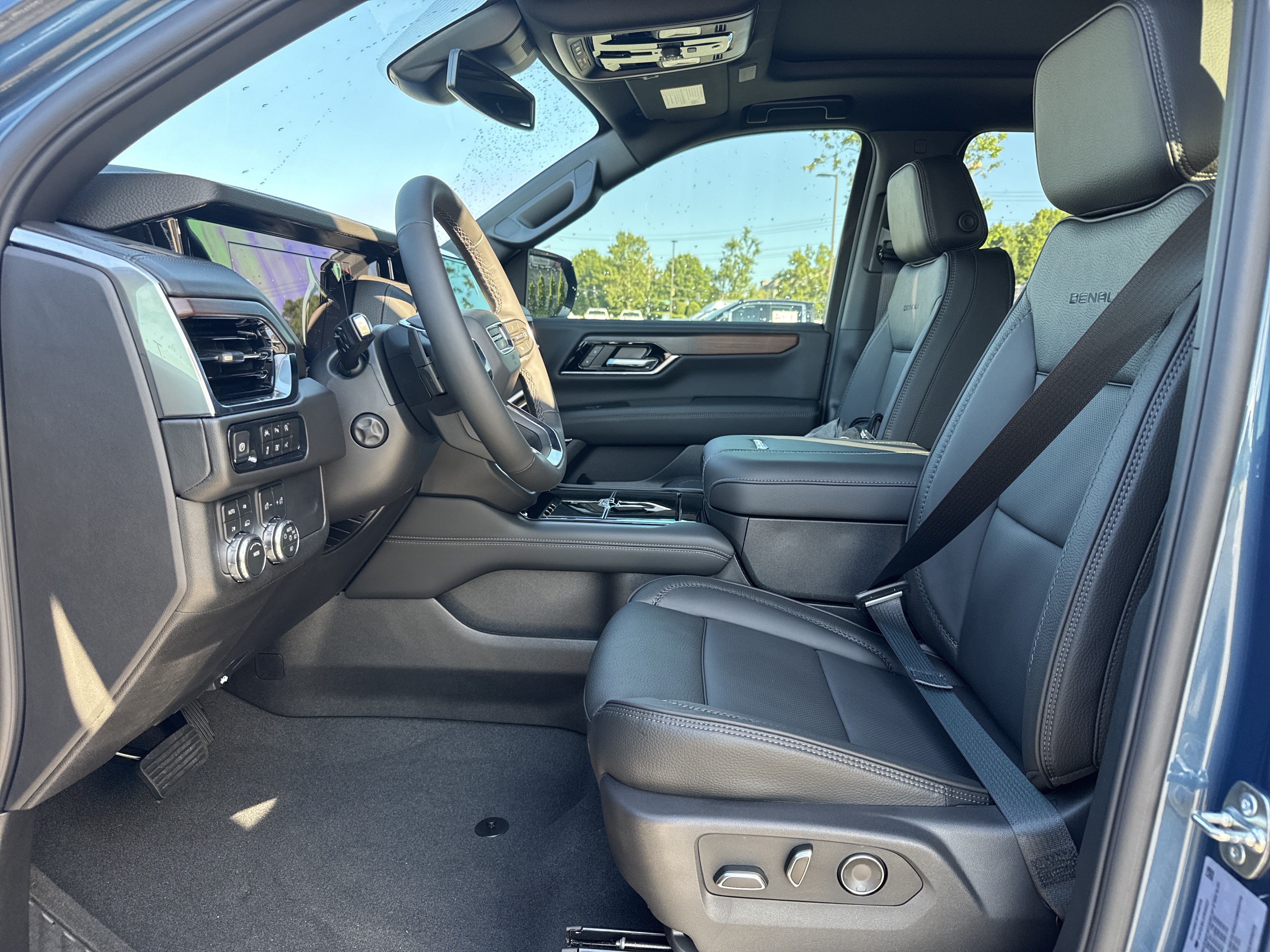 New 2026 GMC Yukon XL Denali w/ Sun & Power Step Package AWD/4WD image 17