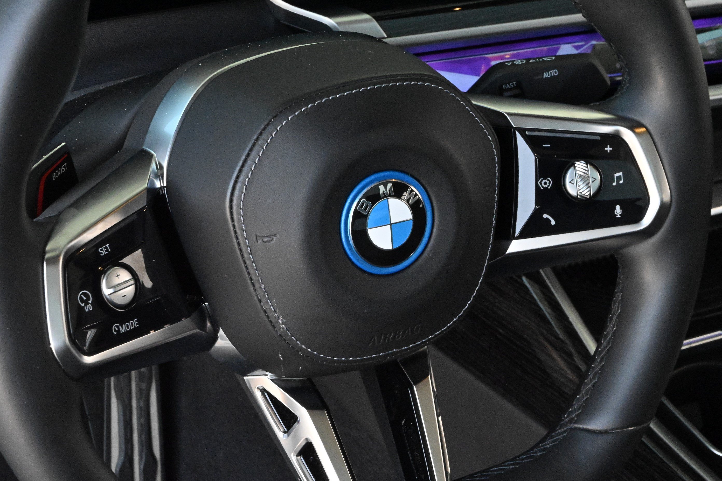 Certified 2024 BMW i7 eDrive50 w/ M Sport Package RWD image 21
