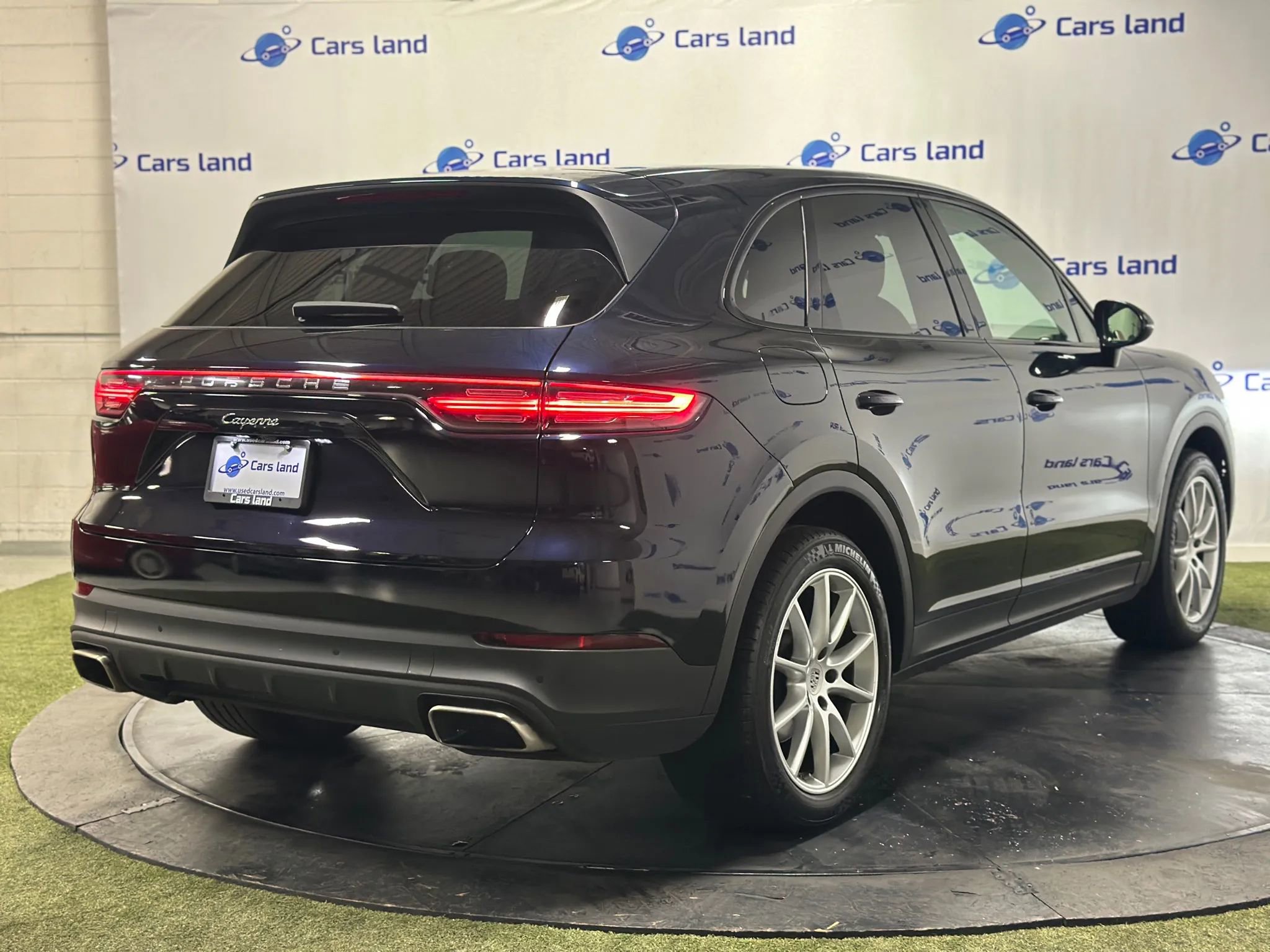 Used 2022 Porsche Cayenne Sport Utility 4D image 4