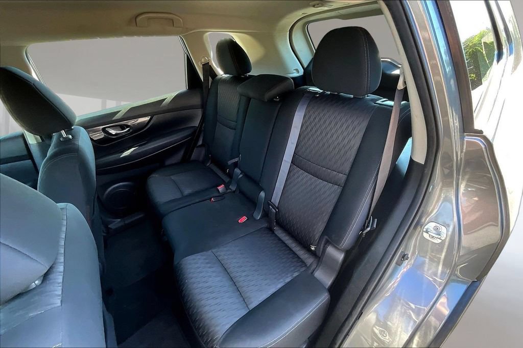 Used 2018 Nissan Rogue S AWD/4WD image 19