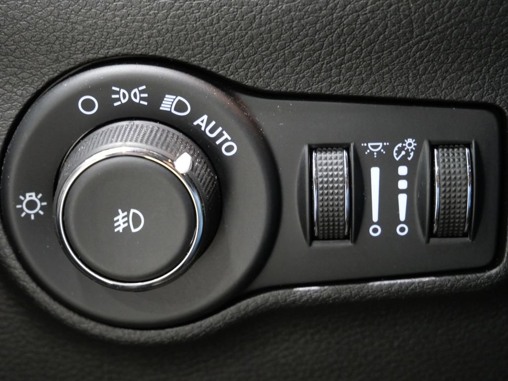 Used 2023 Jeep Compass Latitude AWD/4WD image 13