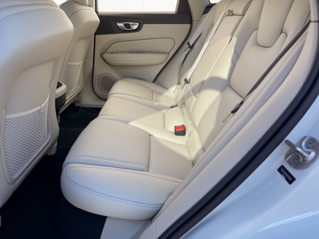 Used 2024 Volvo XC60 B5 Ultimate AWD/4WD image 25