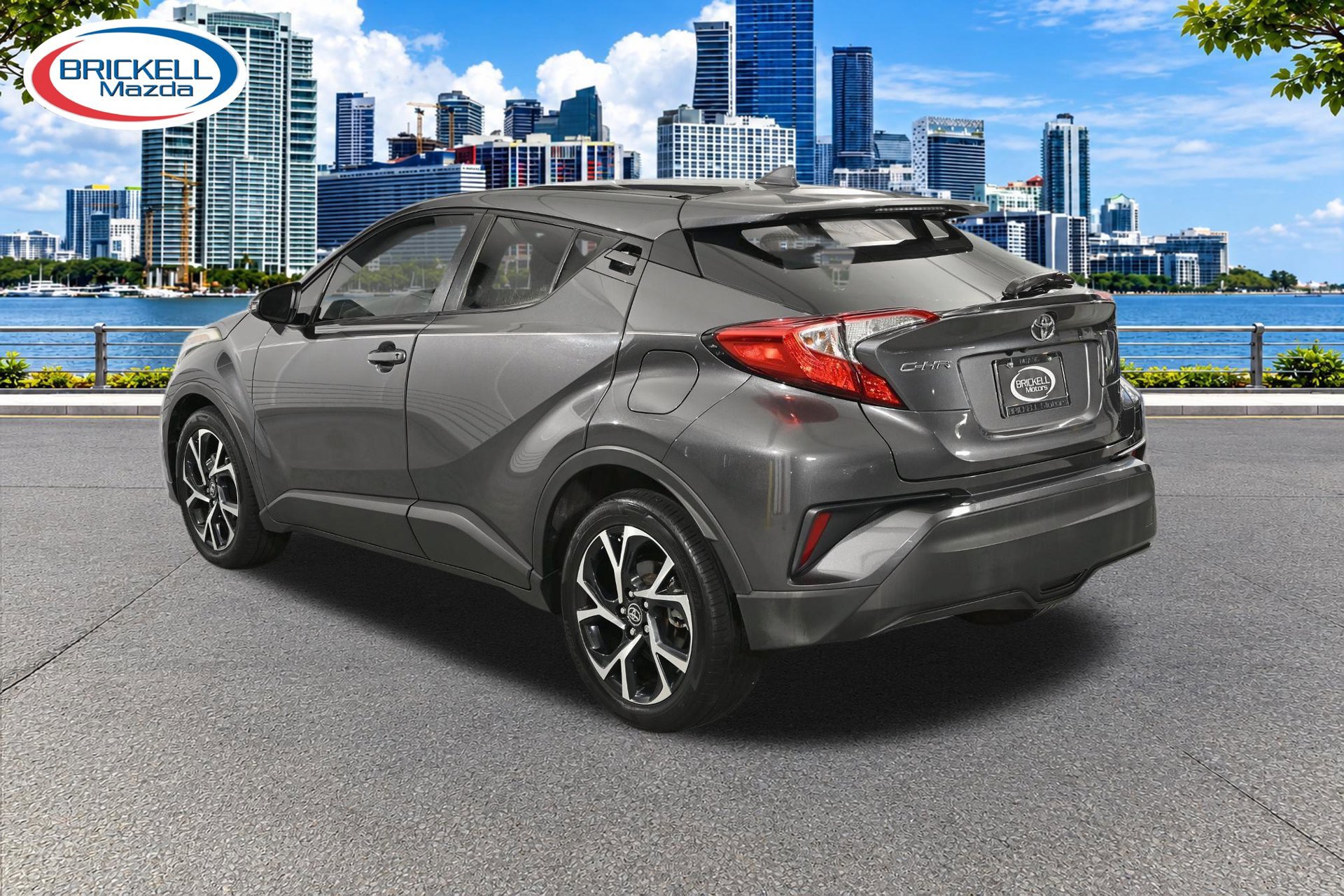 Used 2018 Toyota C-HR XLE FWD image 2