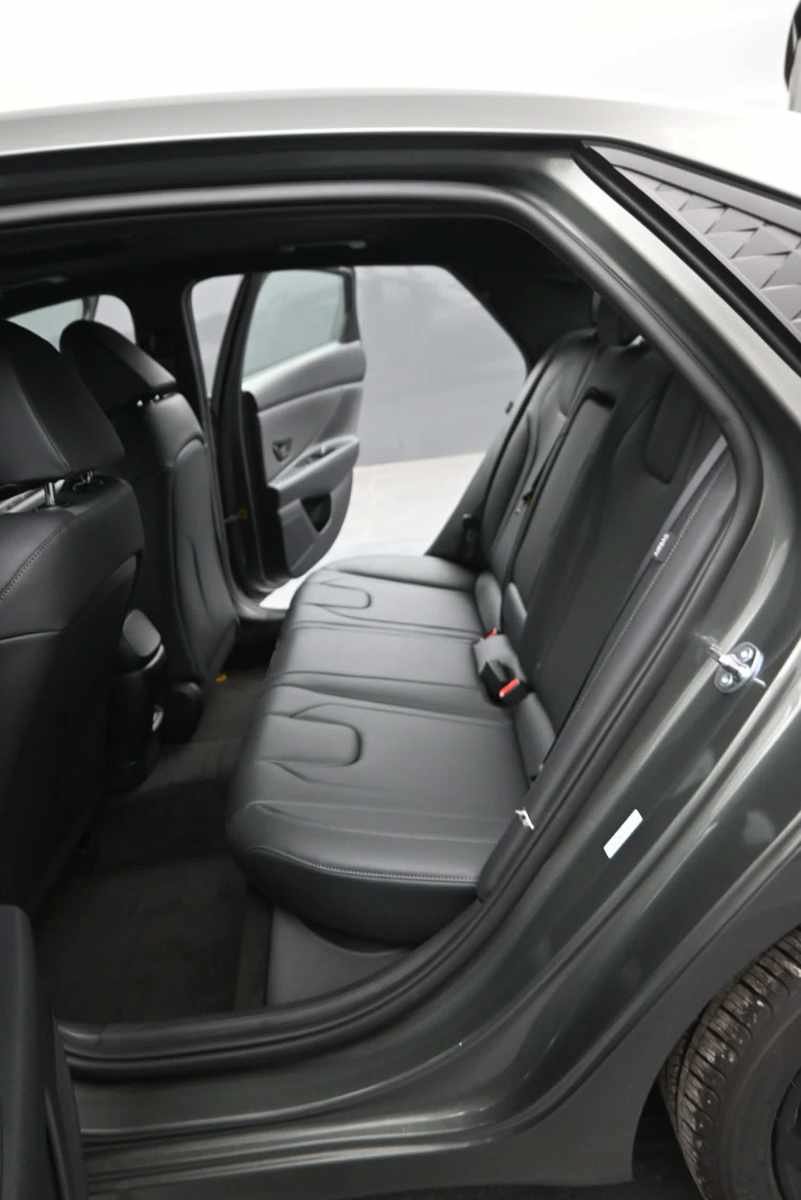 New 2026 Hyundai Elantra SEL Sport FWD image 17
