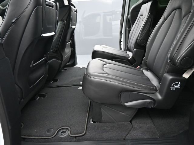 New 2025 Chrysler Pacifica Select w/ Uconnect Theater Family Group AWD/4WD image 13