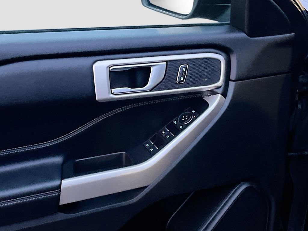 Used 2022 Ford Explorer XLT image 17