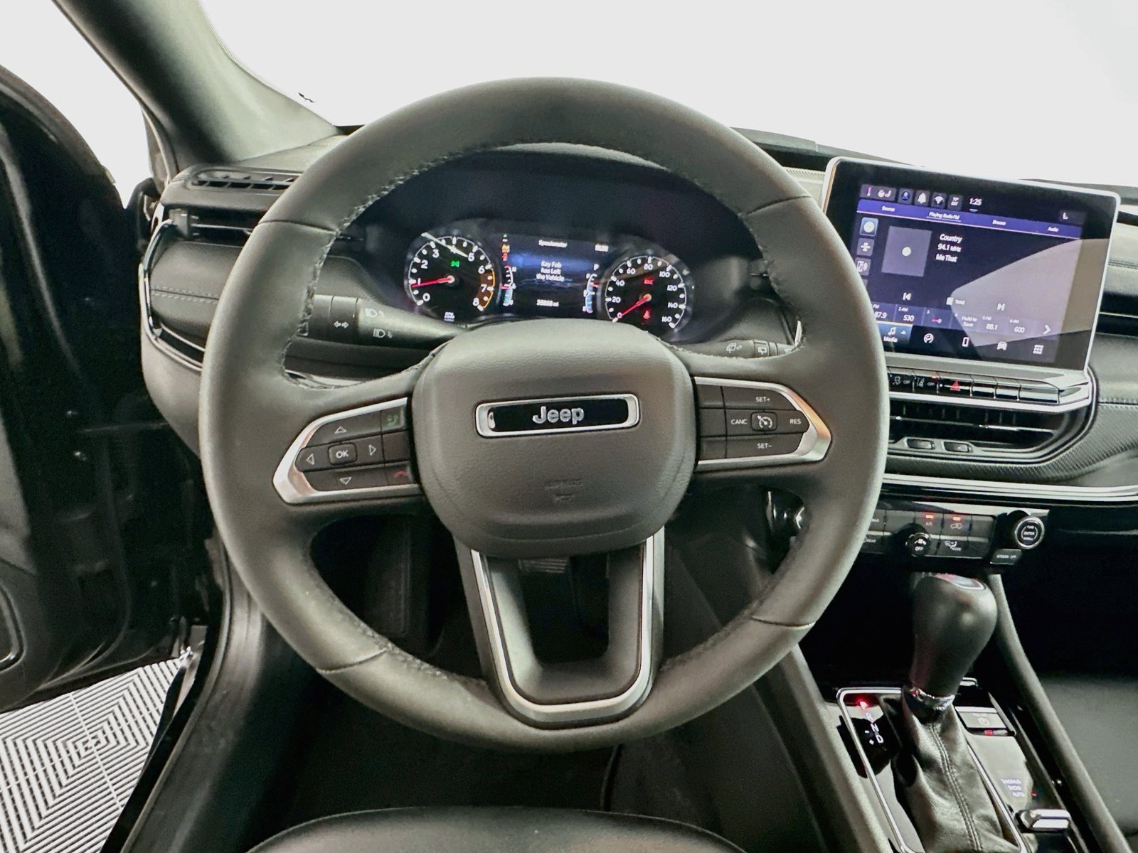 Used 2025 Jeep Compass Latitude w/ Altitude Special Edition AWD/4WD image 11