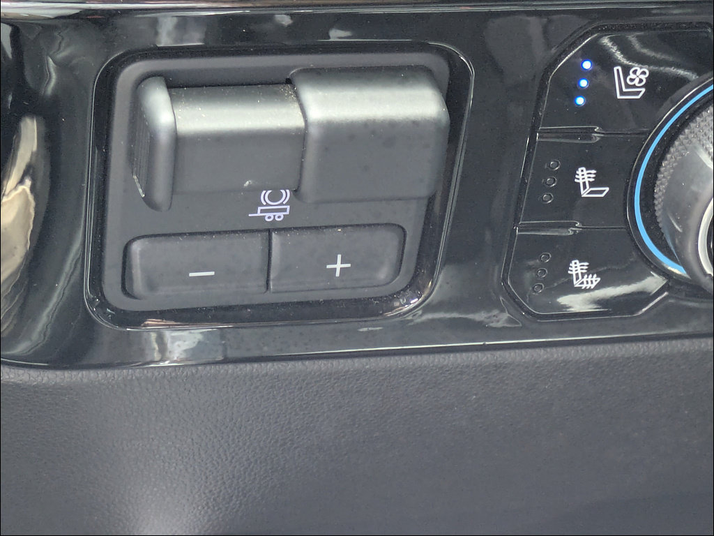 Certified 2023 Chevrolet Silverado 1500 LTZ AWD/4WD image 29