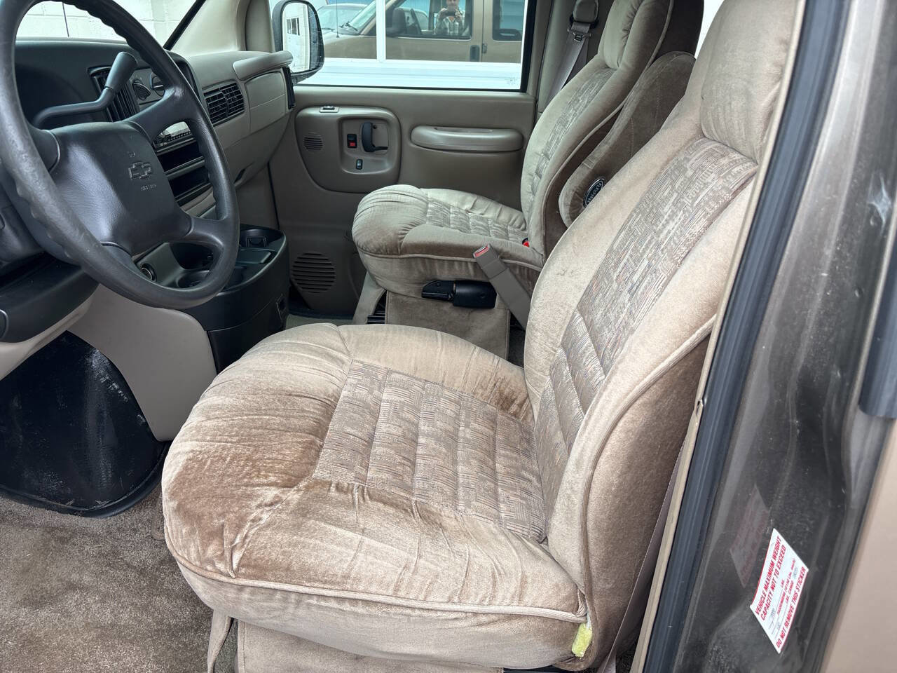 Used 2001 Chevrolet Express 1500 RWD image 26