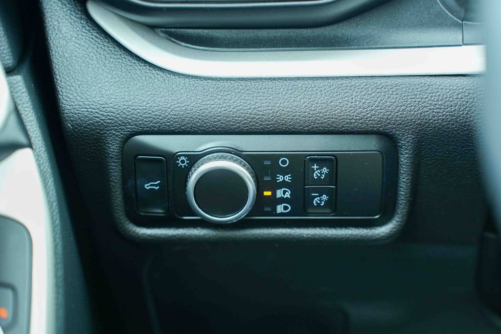 Used 2023 Ford Explorer XLT AWD/4WD image 31