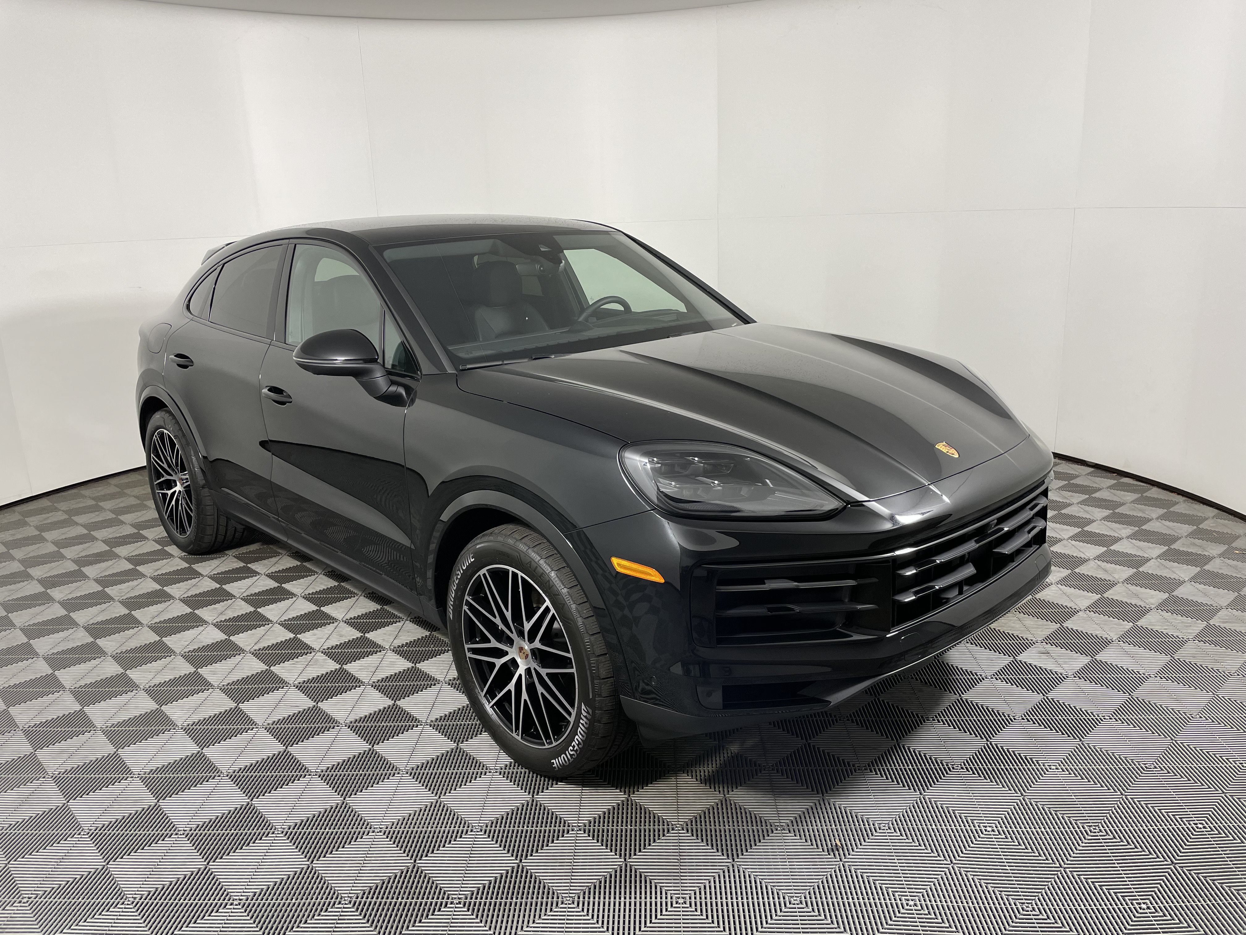 Used 2025 Porsche Cayenne Coupe AWD/4WD image 9