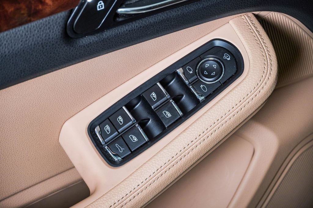Used 2023 Porsche Macan Turbo AWD/4WD image 26