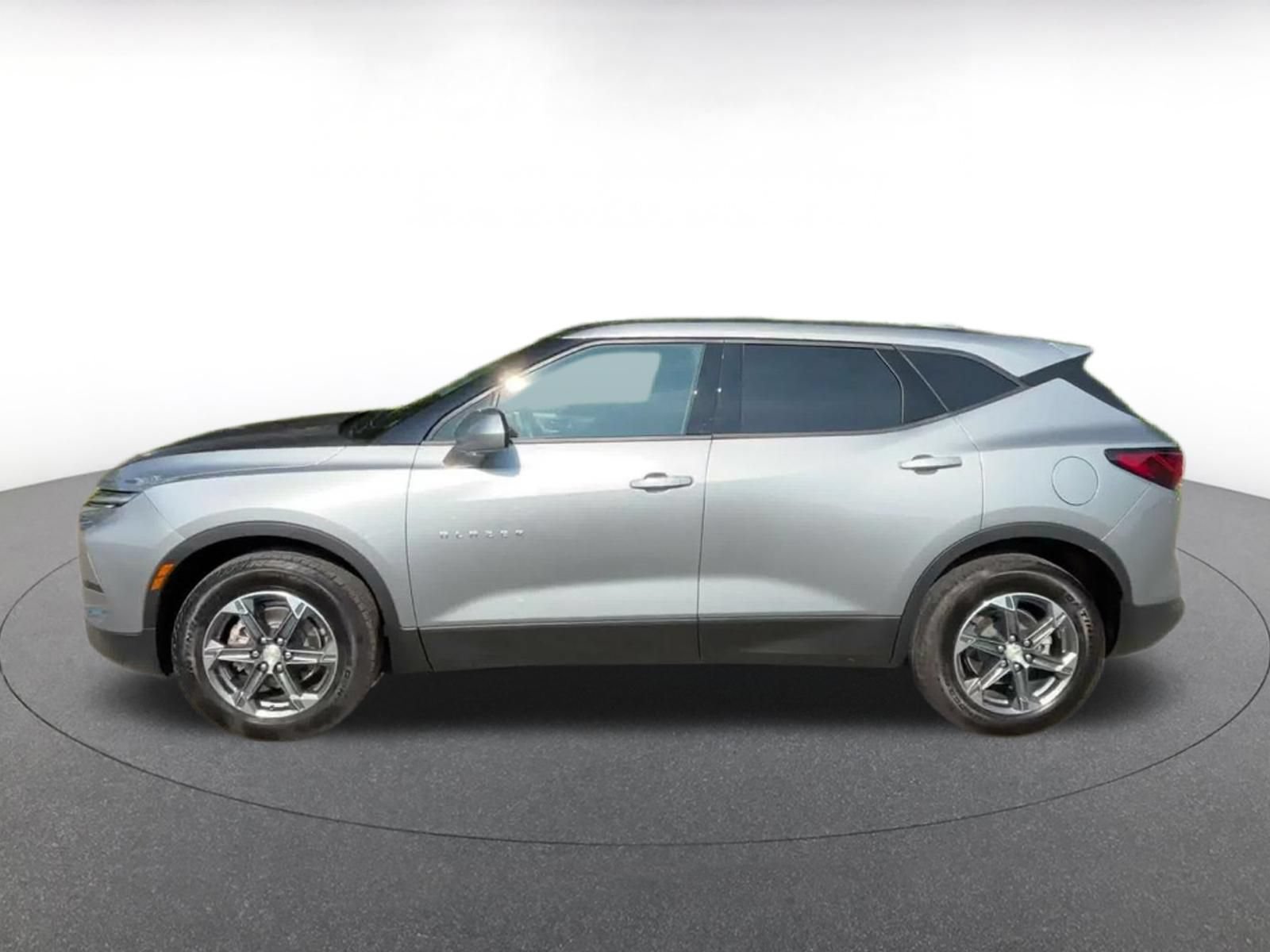 Used 2025 Chevrolet Blazer LT FWD image 7