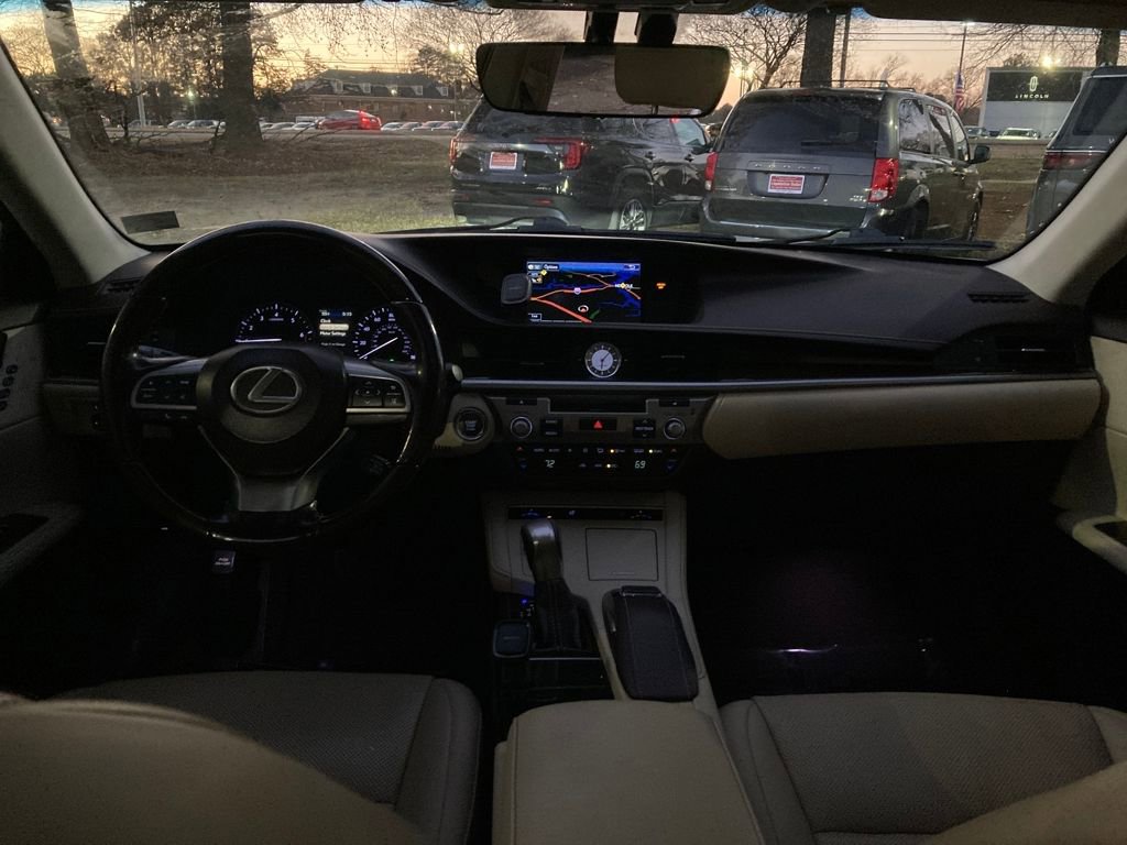 Used 2016 Lexus ES 350 350 w/ Navigation System Package image 12