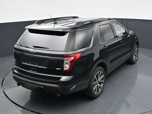Used 2015 Ford Explorer XLT w/ Equipment Group 202A AWD/4WD image 32