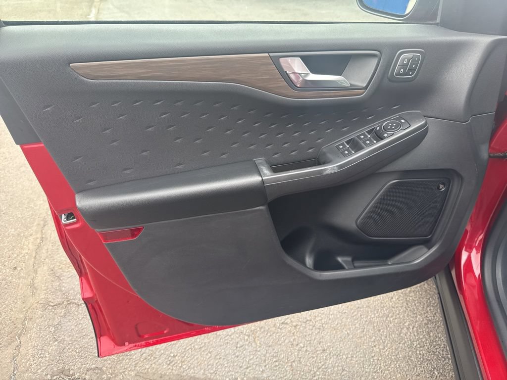 Certified 2020 Ford Escape Titanium w/ Titanium Premium Package 2.0 FWD image 25