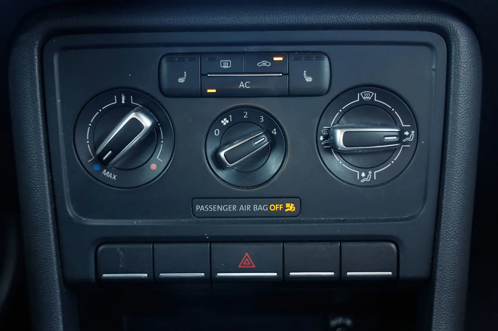 Used 2012 Volkswagen Beetle 2.5 image 27