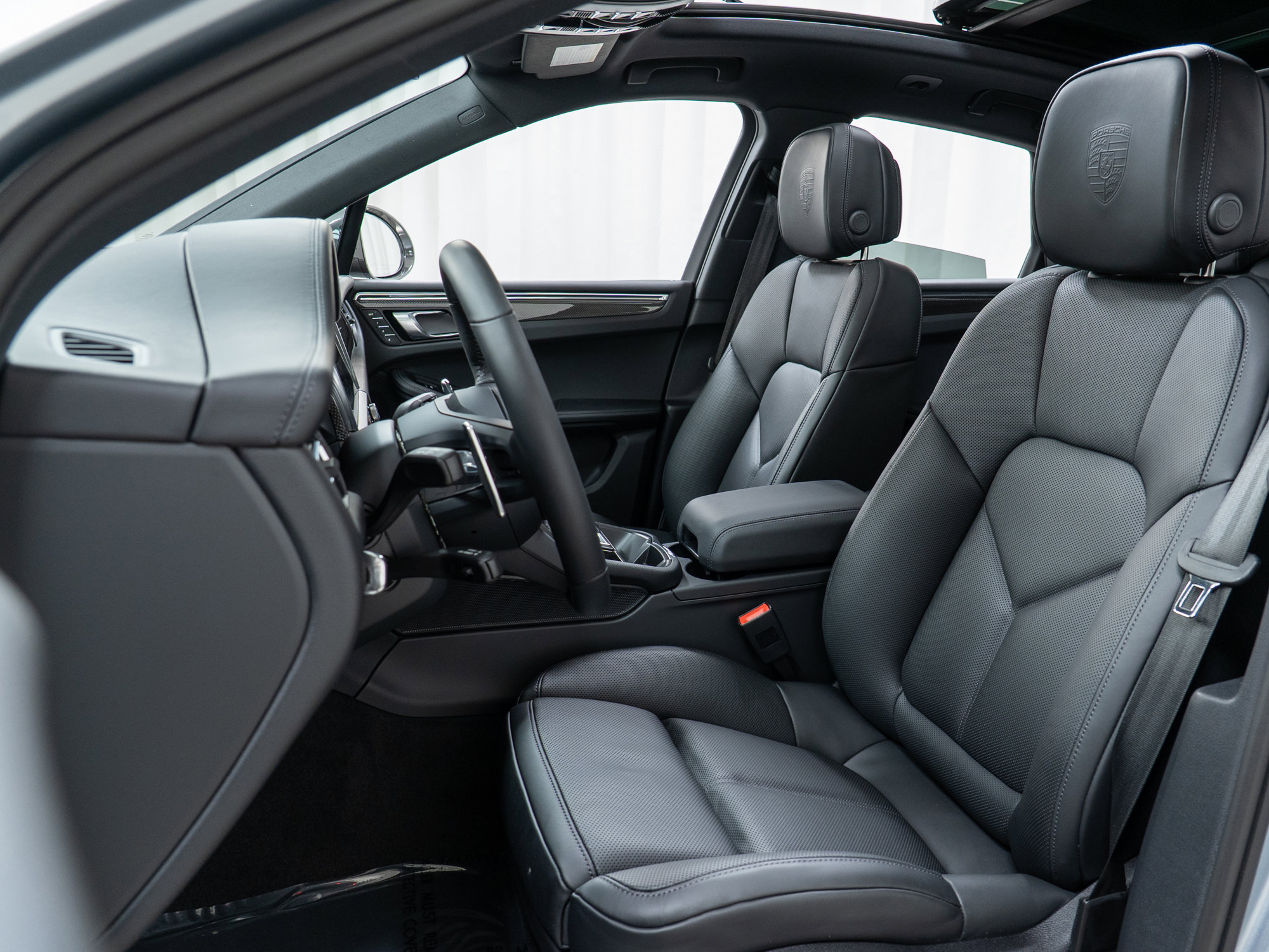 New 2026 Porsche Macan Turbo image 16