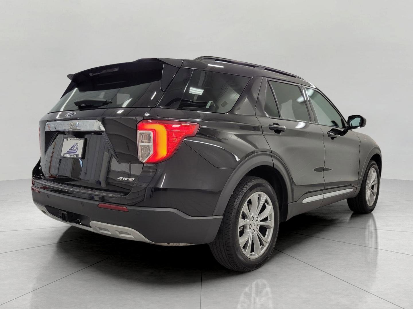 Used 2023 Ford Explorer XLT w/ Equipment Group 202A AWD/4WD image 20