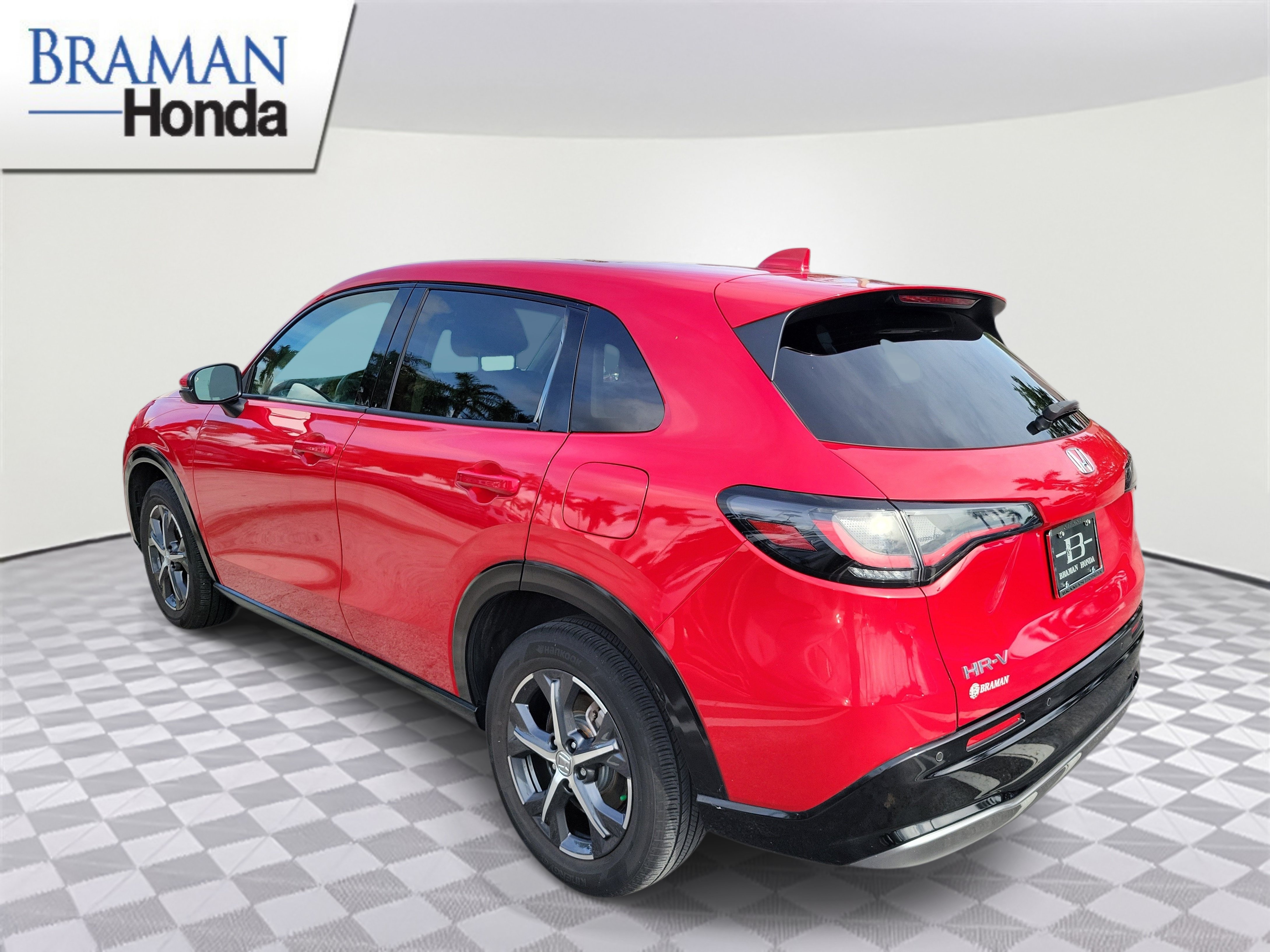 Certified 2024 Honda HR-V EX-L image 4
