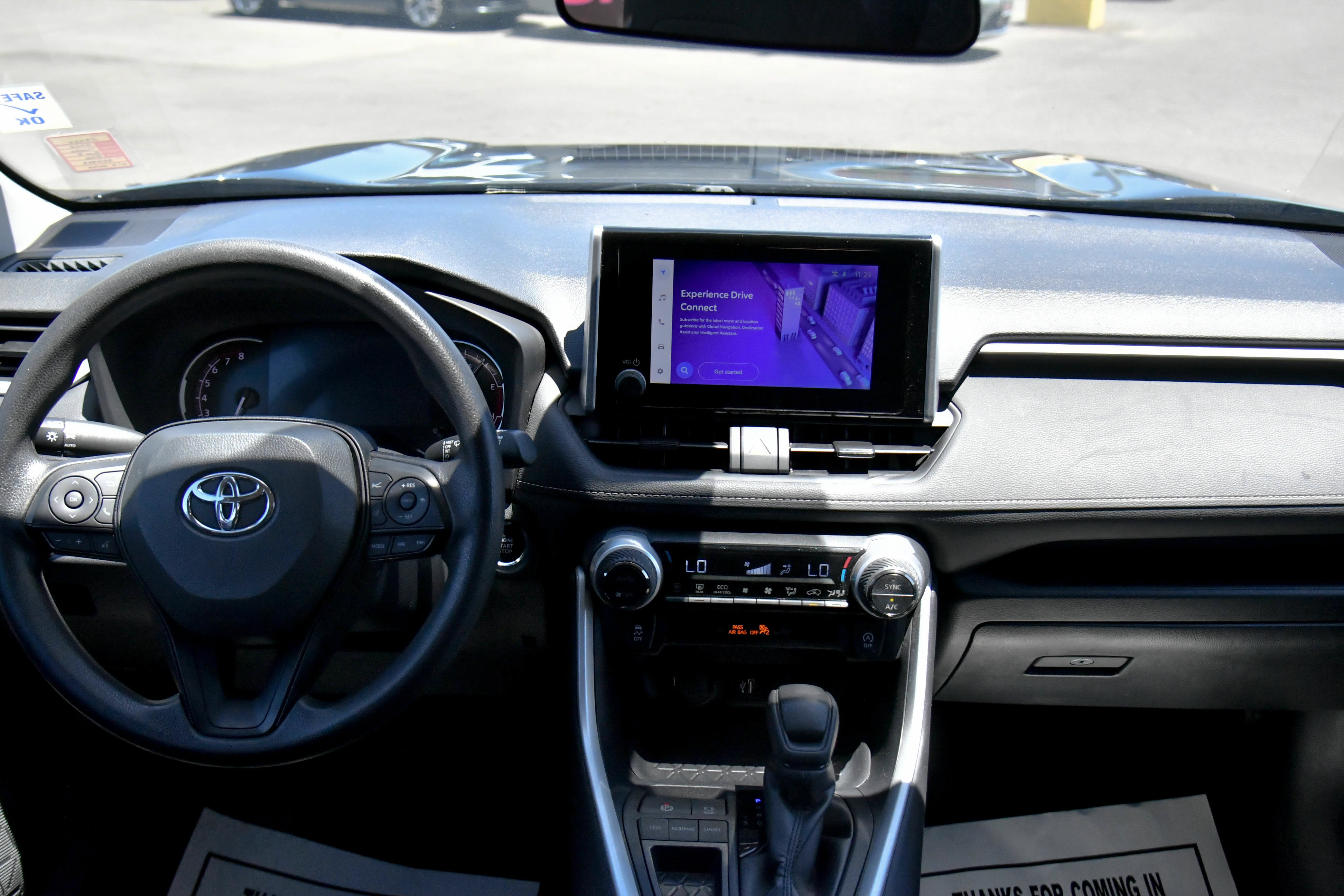 Used 2024 Toyota RAV4 XLE FWD image 38