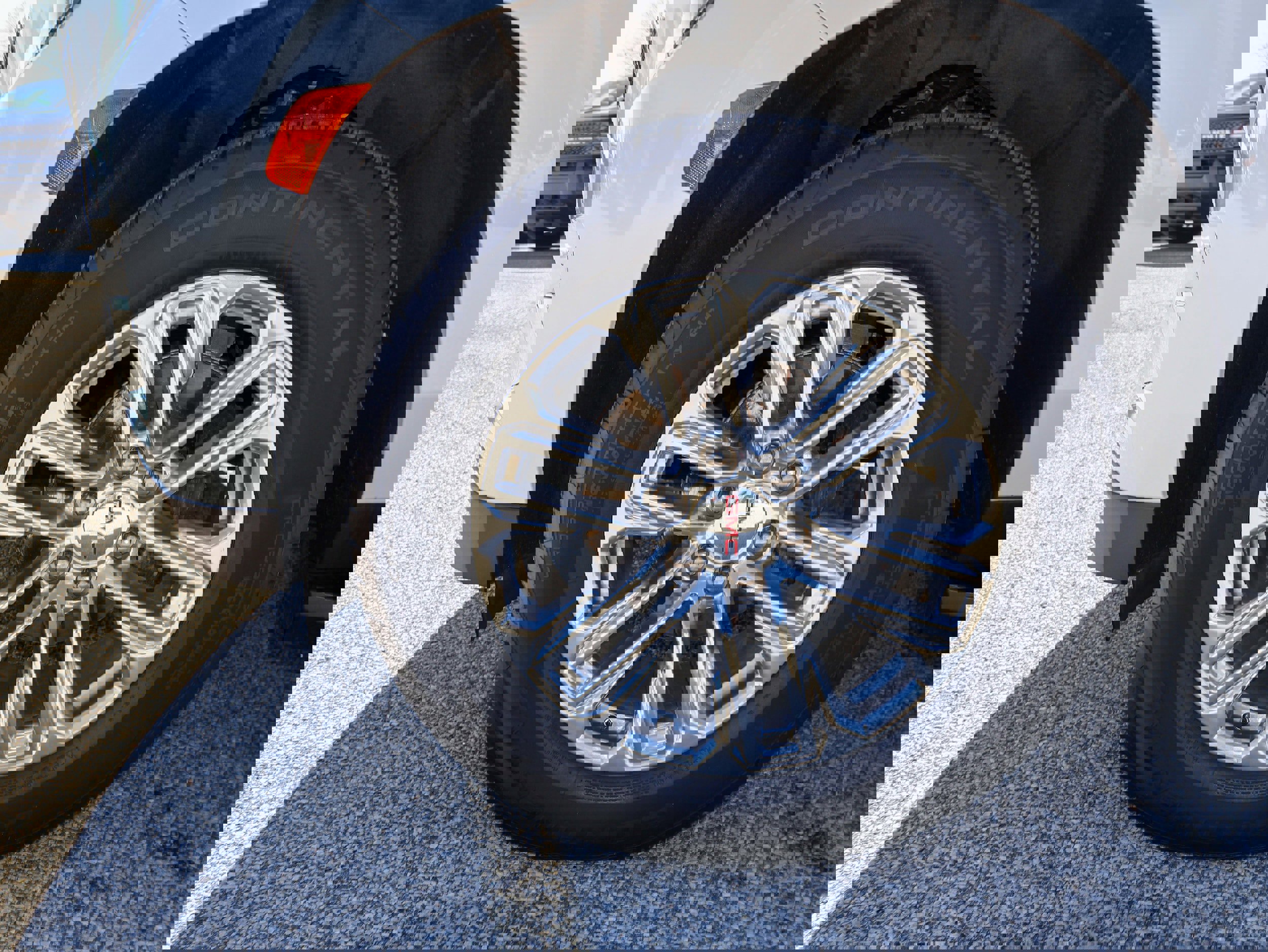 Used 2022 GMC Yukon XL SLT w/ SLT Premium Package image 42