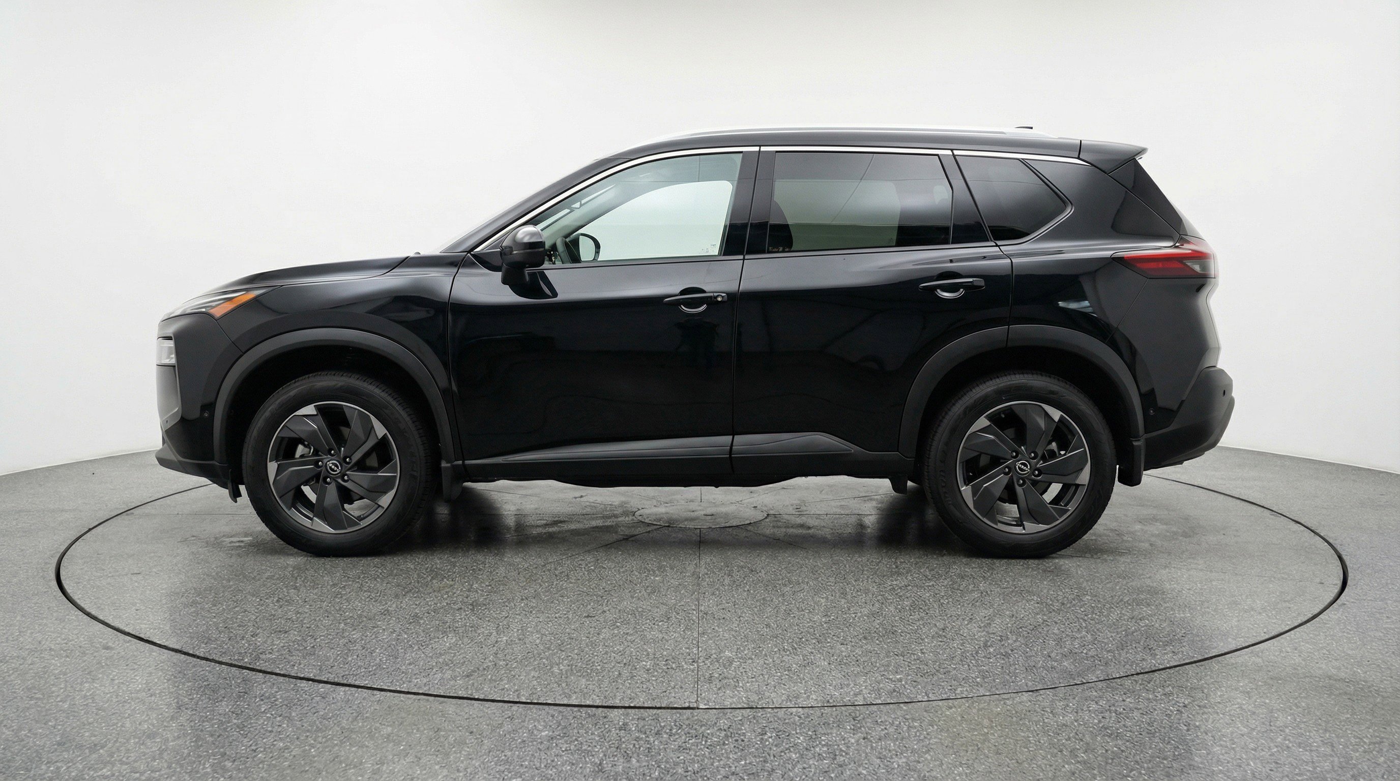 Used 2025 Nissan Rogue SV FWD image 5