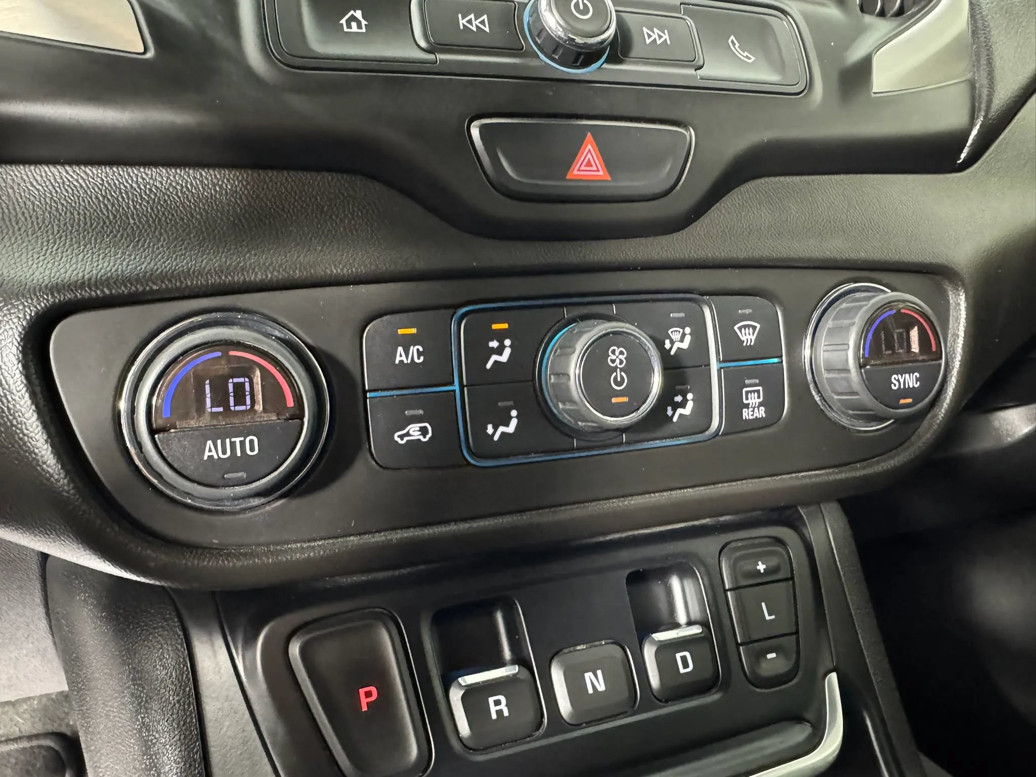 Used 2020 GMC Terrain SLE w/ Driver Convenience Package FWD image 21