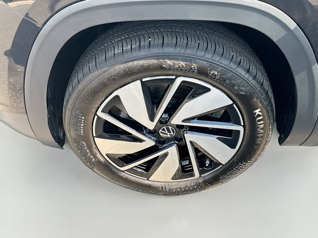 Used 2025 Volkswagen Atlas SE AWD/4WD image 32