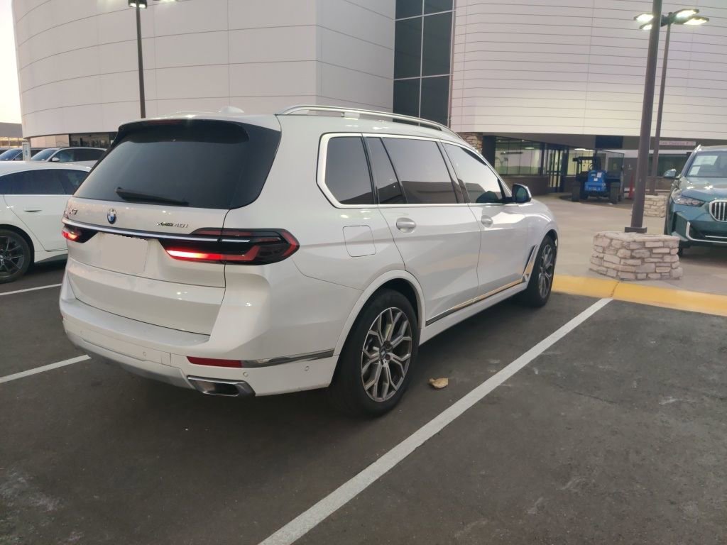 Certified 2023 BMW X7 xDrive40i w/ Premium Package image 4