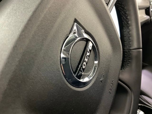 Certified 2023 Volvo XC40 B5 Plus w/ Climate Package image 43
