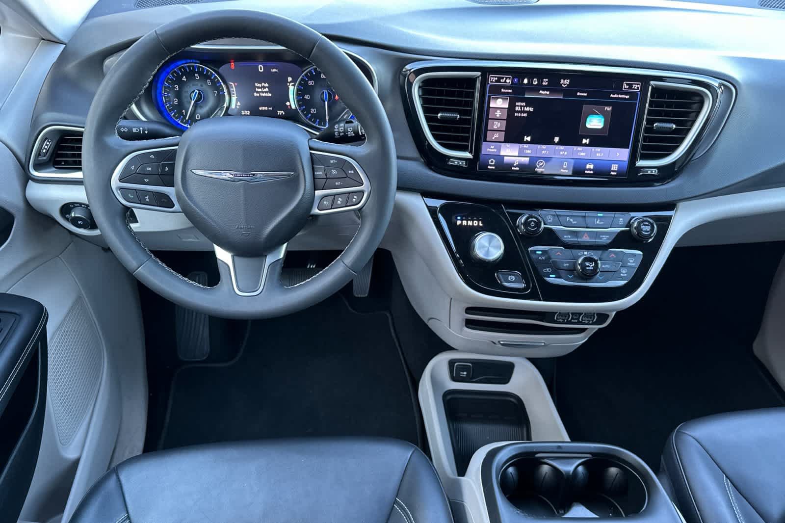 Used 2024 Chrysler Pacifica Touring-L FWD image 15